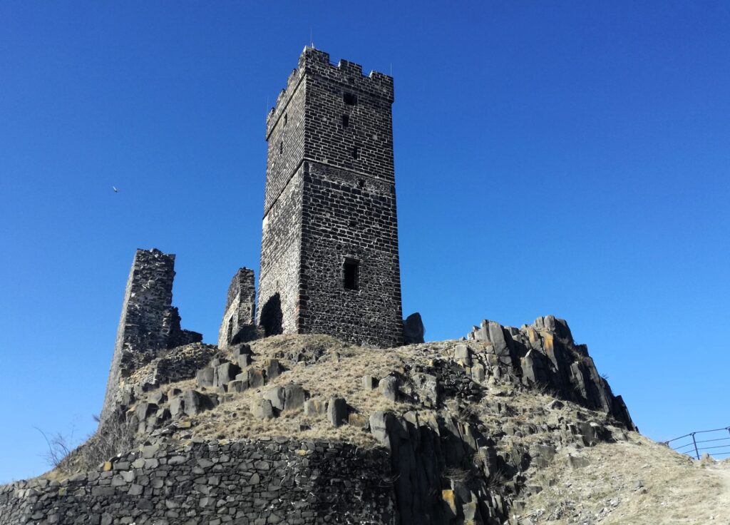 Zřícenina hradu Hazmburk – tajemná dominanta Českého středohoří