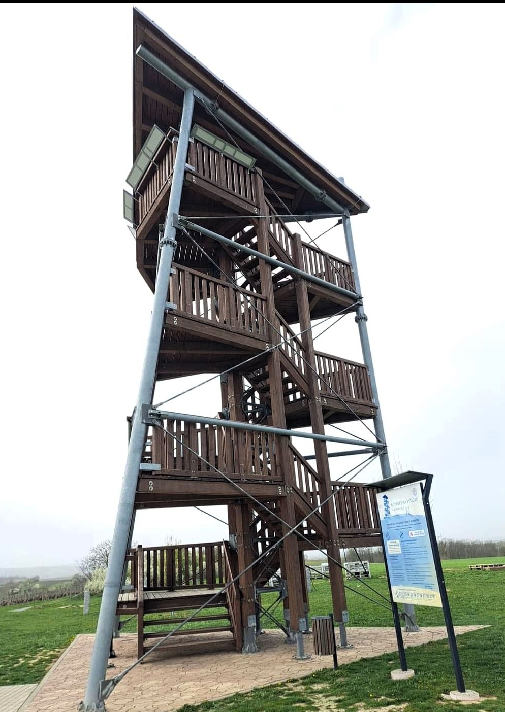 Rozhledna Vyšicko v Mutěnicích je ideální výlet bez davů