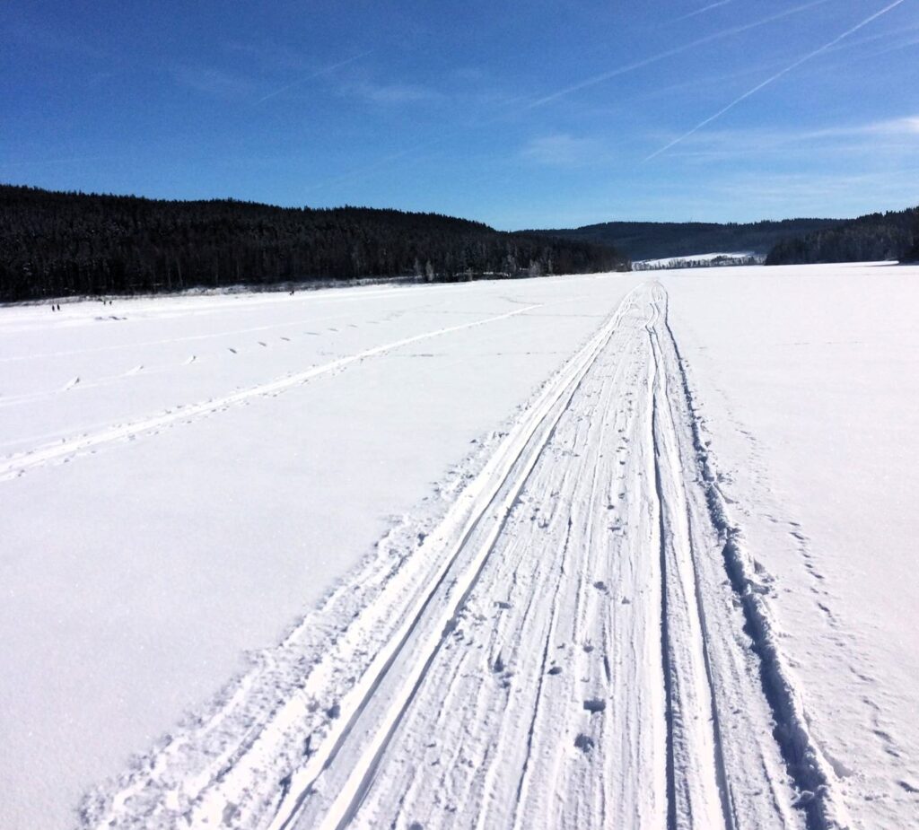 Zimní Lipno žije! Lyžování, bruslení na zamrzlém jezeře a jarní prázdniny plné zážitků