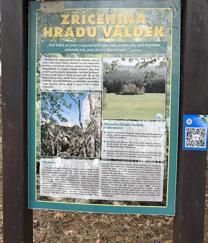 Zřícenina hradu Valdek – historický hrad uprostřed CHKO Brdy
