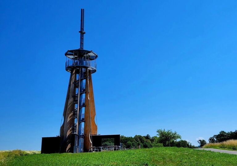 Rozhledna Blahutovice – moderní vyhlídka s pohodovým přístupem a krásným rozhledem