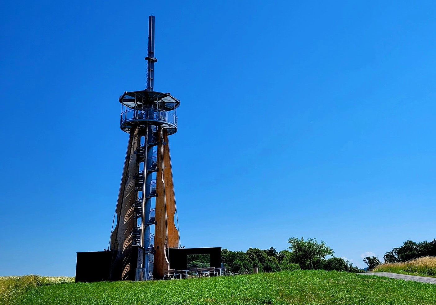 Rozhledna Blahutovice – moderní vyhlídka s pohodovým přístupem a krásným rozhledem