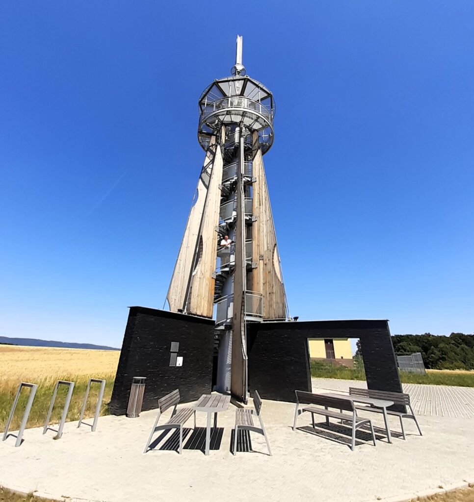 Rozhledna Blahutovice – moderní vyhlídka s pohodovým přístupem a krásným rozhledem