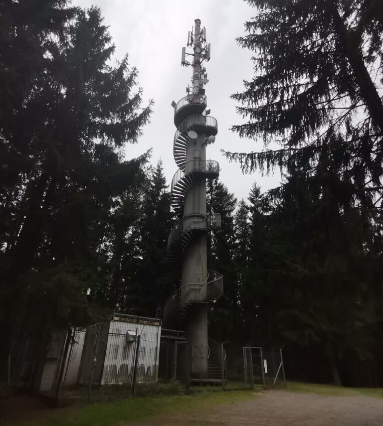 Rozhledna Rosička – moderní vyhlídka s panoramaty Vysočiny, která vás nadchne