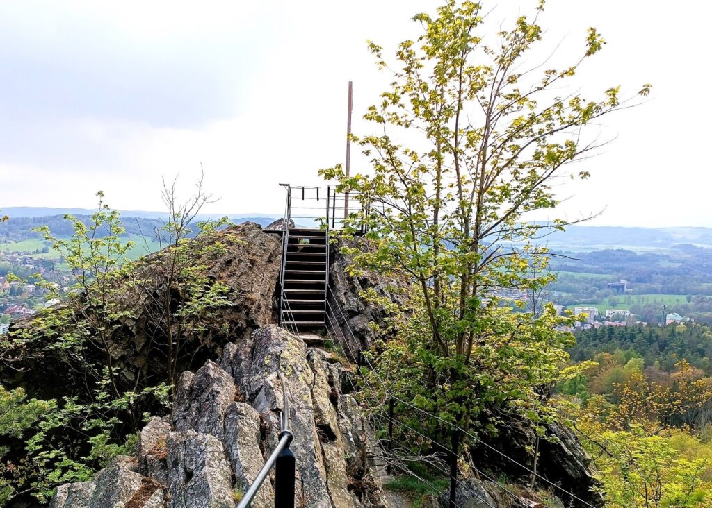 Skalní vyhlídka Jehla – nenápadný vrchol s velkolepými výhledy