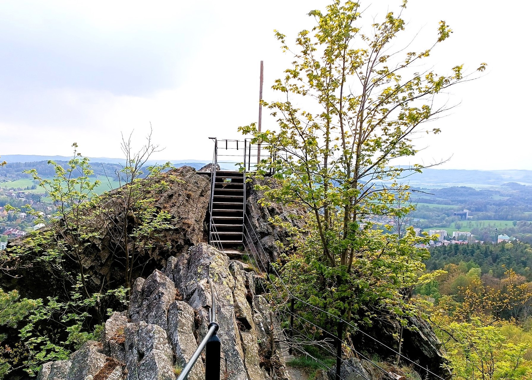 Skalní vyhlídka Jehla – nenápadný vrchol s velkolepými výhledy