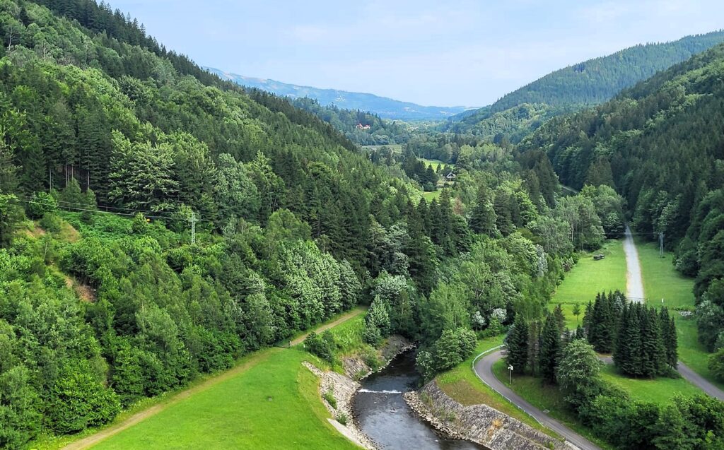 Vodní nádrž Šance – tichý strážce pitné vody v srdci Beskyd