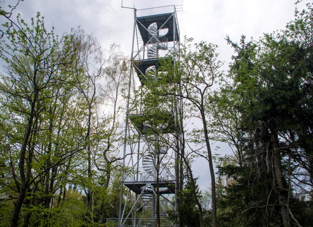 Rozhledna Žaltman (740 m n. m.) – nejvyšší vrchol Jestřebích hor s nádhernými výhledy