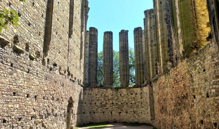 Nedokončený chrám Panny Marie – tajemná dominanta s mimořádnou atmosférou