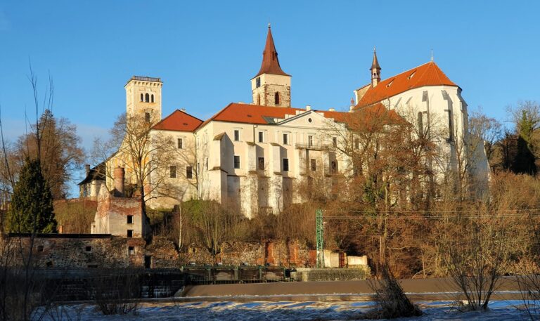 5 tipů na výlety v okolí Sázavy: objevte romantické údolí řeky, historické památky i místa pro rodinnou pohodu