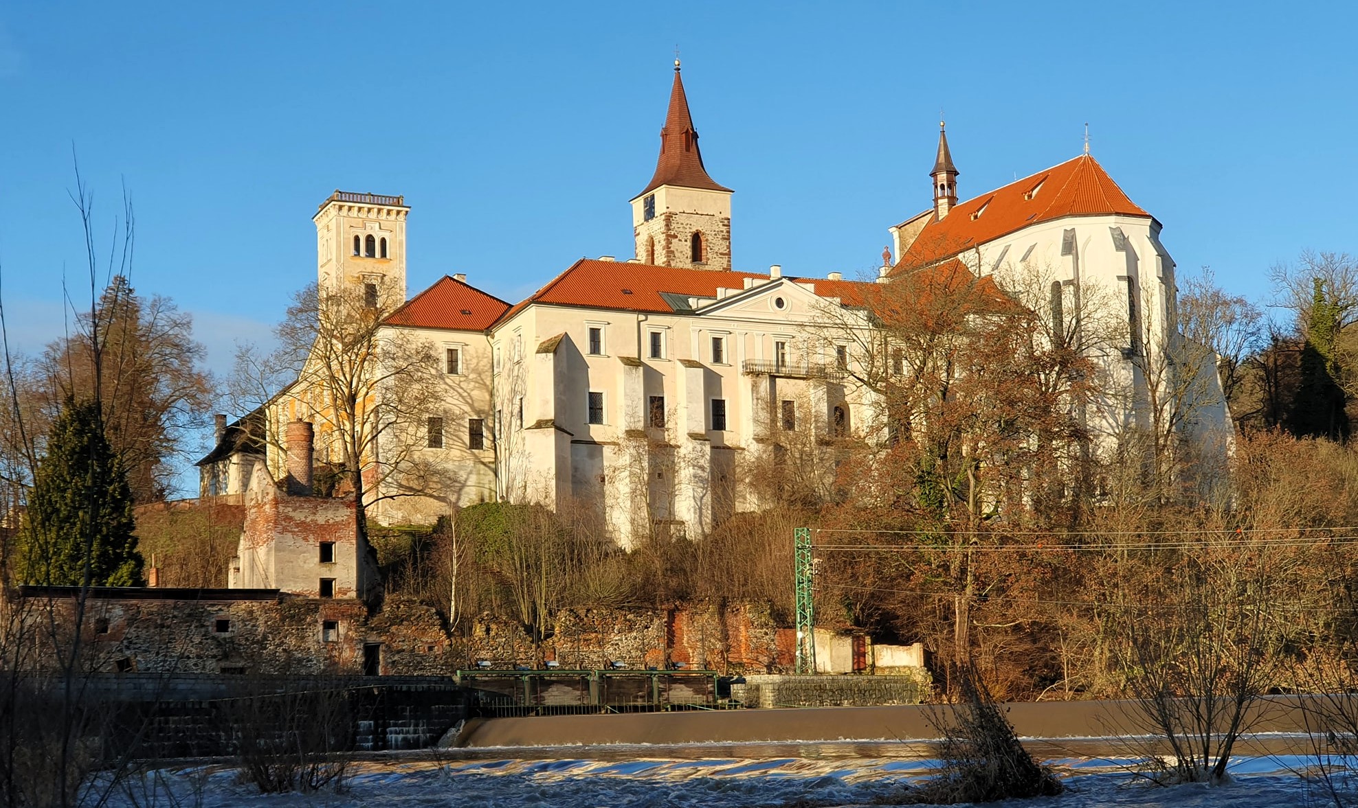 5 tipů na výlety v okolí Sázavy: objevte romantické údolí řeky, historické památky i místa pro rodinnou pohodu