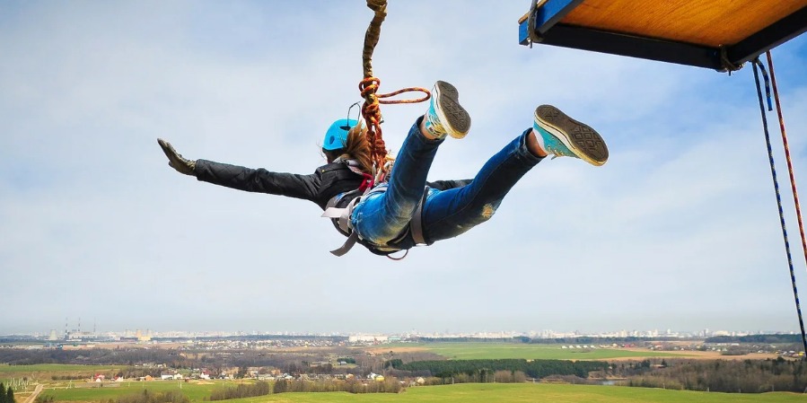 Bungee jumping v Harrachově: skok, na který nikdy nezapomenete