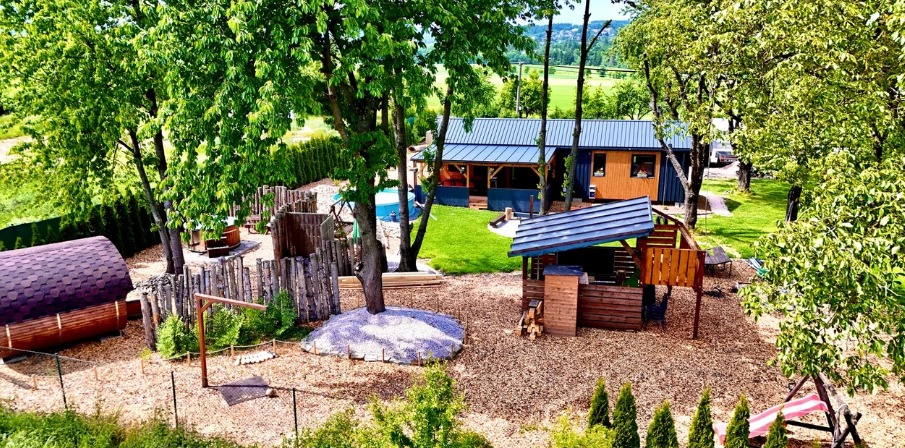 Luxusní glamping na východu Čech: sauna, vířivka i zážitky pro celou rodinu