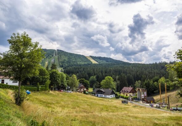 Relax v Harrachově: pokoj nebo apartmán s privátní vířivkou i saunou a snídaní