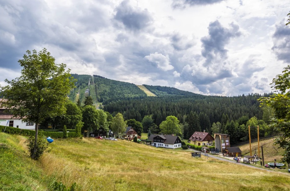 Relax v Harrachově: pokoj nebo apartmán s privátní vířivkou i saunou a snídaní
