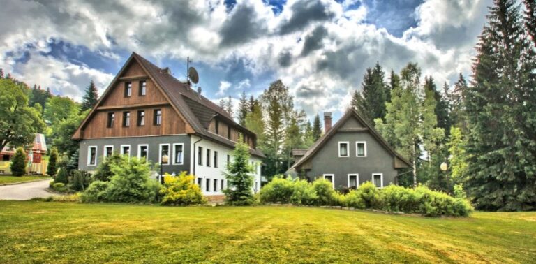 Pobyt v Jizerských horách: Hotel Perla Jizery s wellness, polopenzí a koloběžkami