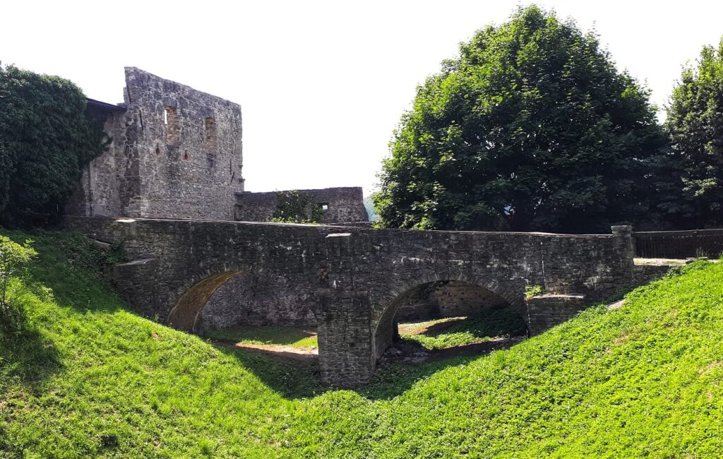 Hrad Hukvaldy – majestátní strážce Beskyd a jeden z největších hradů na Moravě
