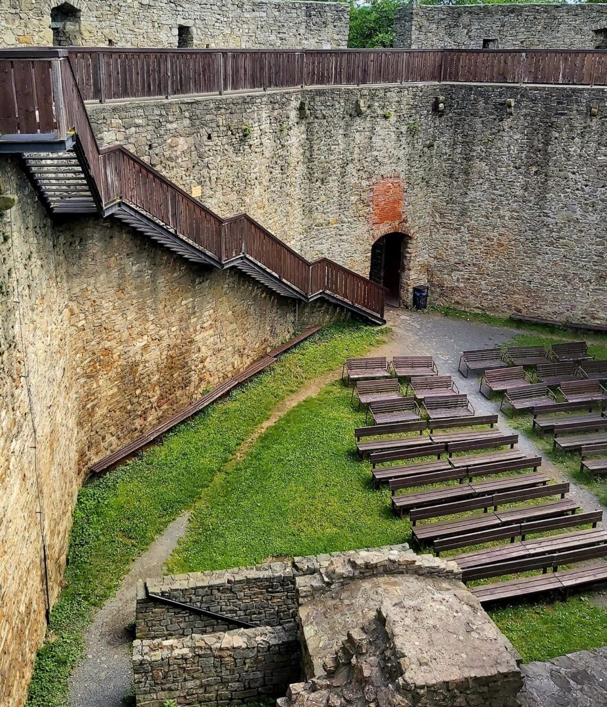 Hrad Hukvaldy – majestátní strážce Beskyd a jeden z největších hradů na Moravě