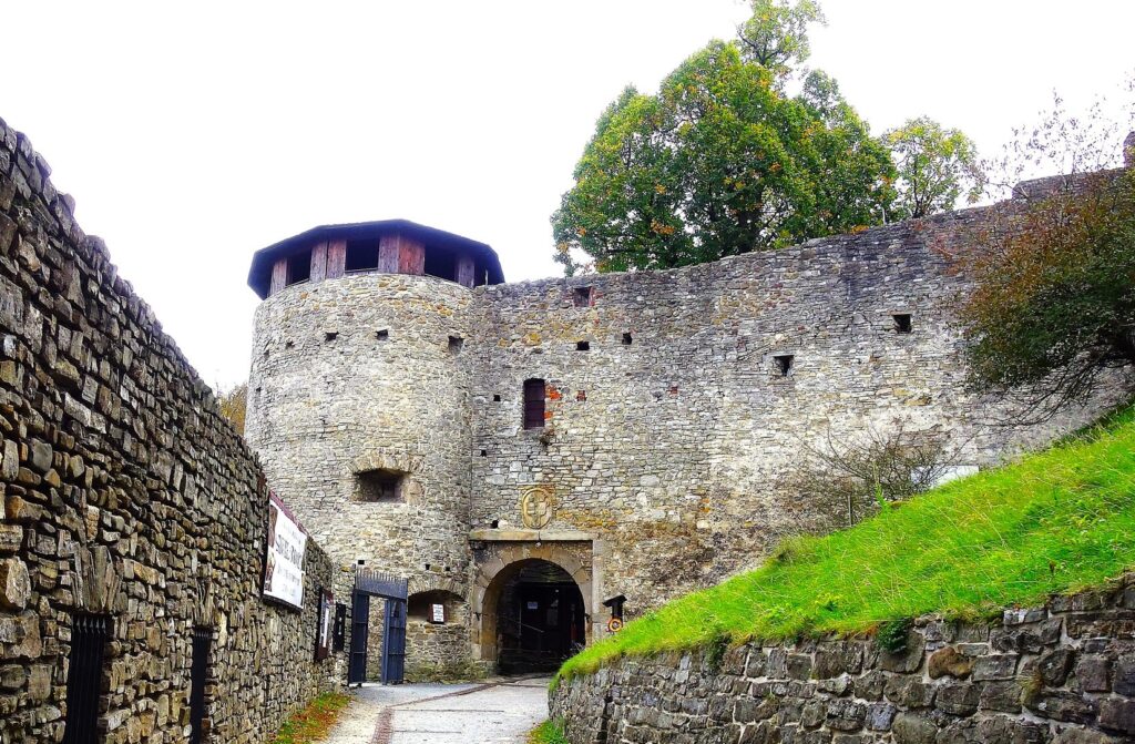 Hrad Hukvaldy – majestátní strážce Beskyd a jeden z největších hradů na Moravě