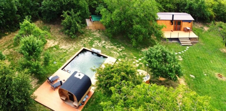 Relax na Vysočině: maringotka se snídaní a neomezeným privátním wellness