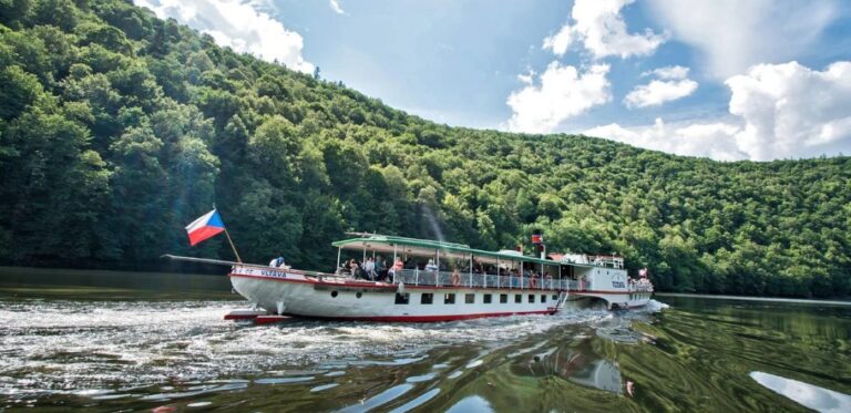 Celodenní lodní výlet na Slapy historickým parníkem Vltava s obědem
