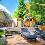 Luxusní glamping igloo v Nepomuku se saunou a koupacím sudem