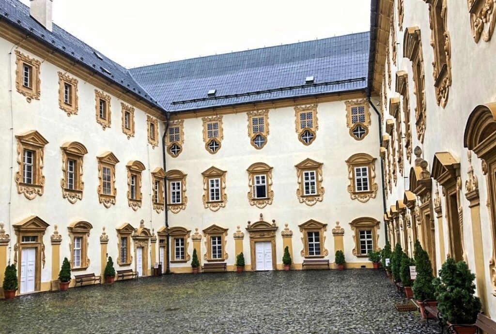 Zámek Lemberk – vyhlídková věž, historie sv. Zdislavy a tipy na výlety v okolí