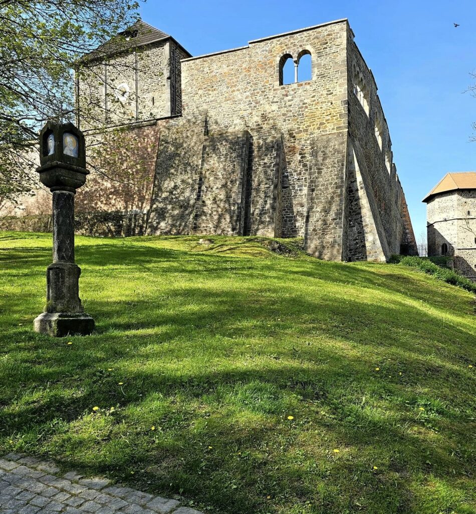 Hrad Cheb – jedinečná císařská falc nad řekou Ohří a jeden z nejvzácnějších hradů v Česku
