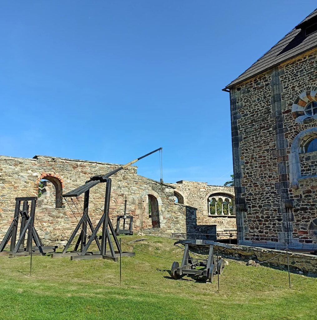 Hrad Cheb – jedinečná císařská falc nad řekou Ohří a jeden z nejvzácnějších hradů v Česku