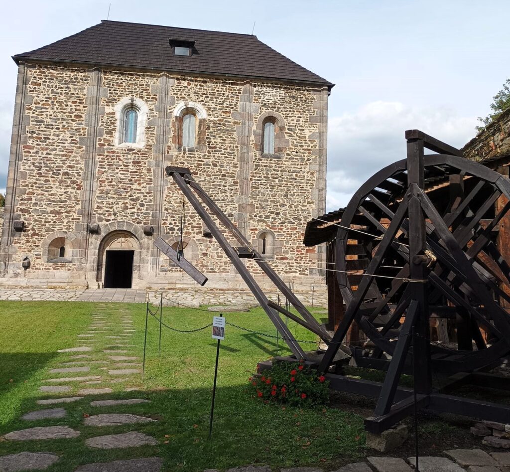 Hrad Cheb – jedinečná císařská falc nad řekou Ohří a jeden z nejvzácnějších hradů v Česku