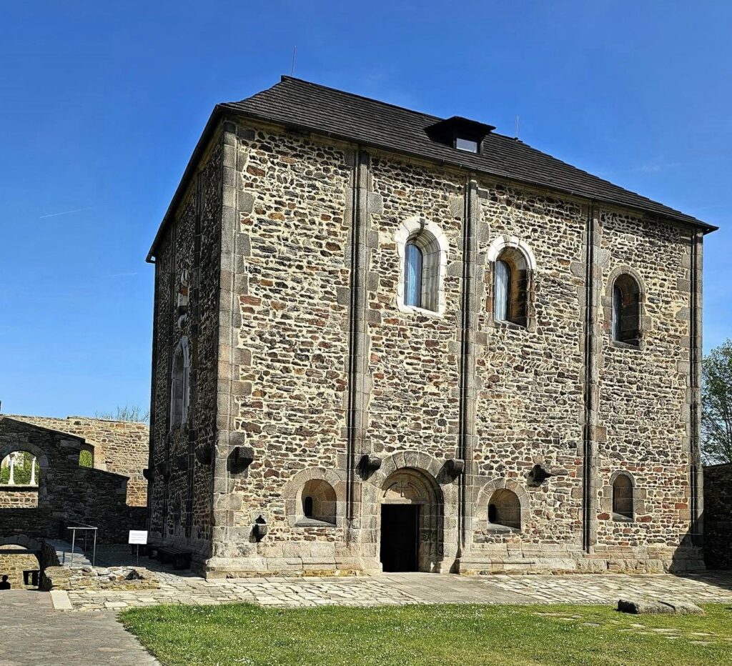 Hrad Cheb – jedinečná císařská falc nad řekou Ohří a jeden z nejvzácnějších hradů v Českutitulka
