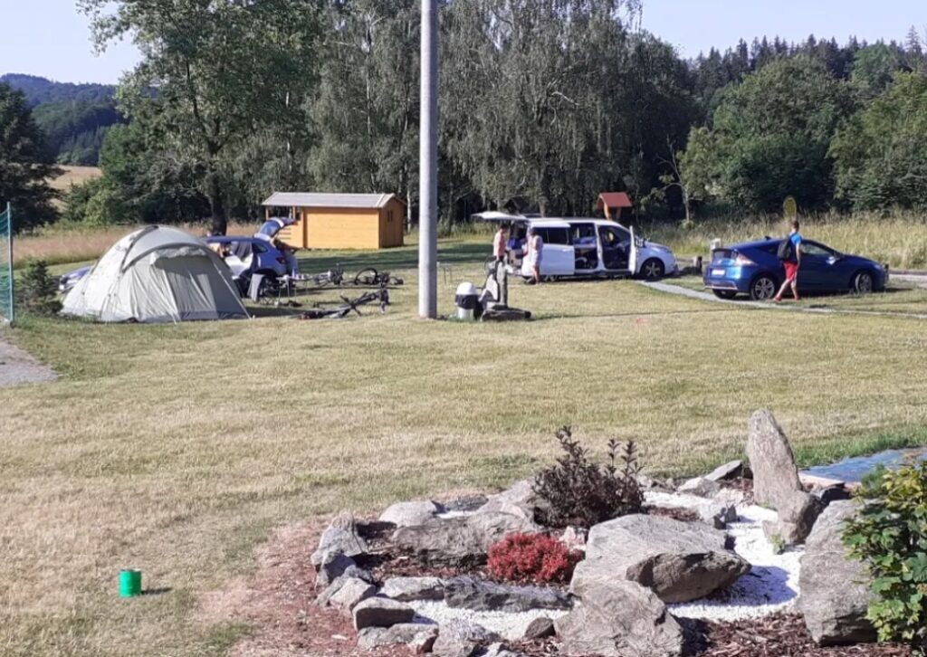 Kemp a penzion Na Staré Škole Sedloňov – ubytování v srdci Orlických hor pro rodiny, skupiny i karavany