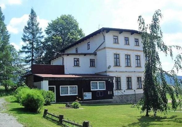 Kemp a penzion Na Staré Škole Sedloňov – ubytování v srdci Orlických hor pro rodiny, skupiny i karavany