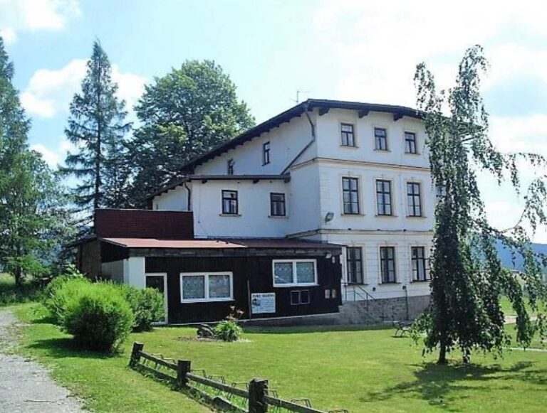 Kemp a penzion Na Staré Škole Sedloňov – ubytování v srdci Orlických hor pro rodiny, skupiny i karavany