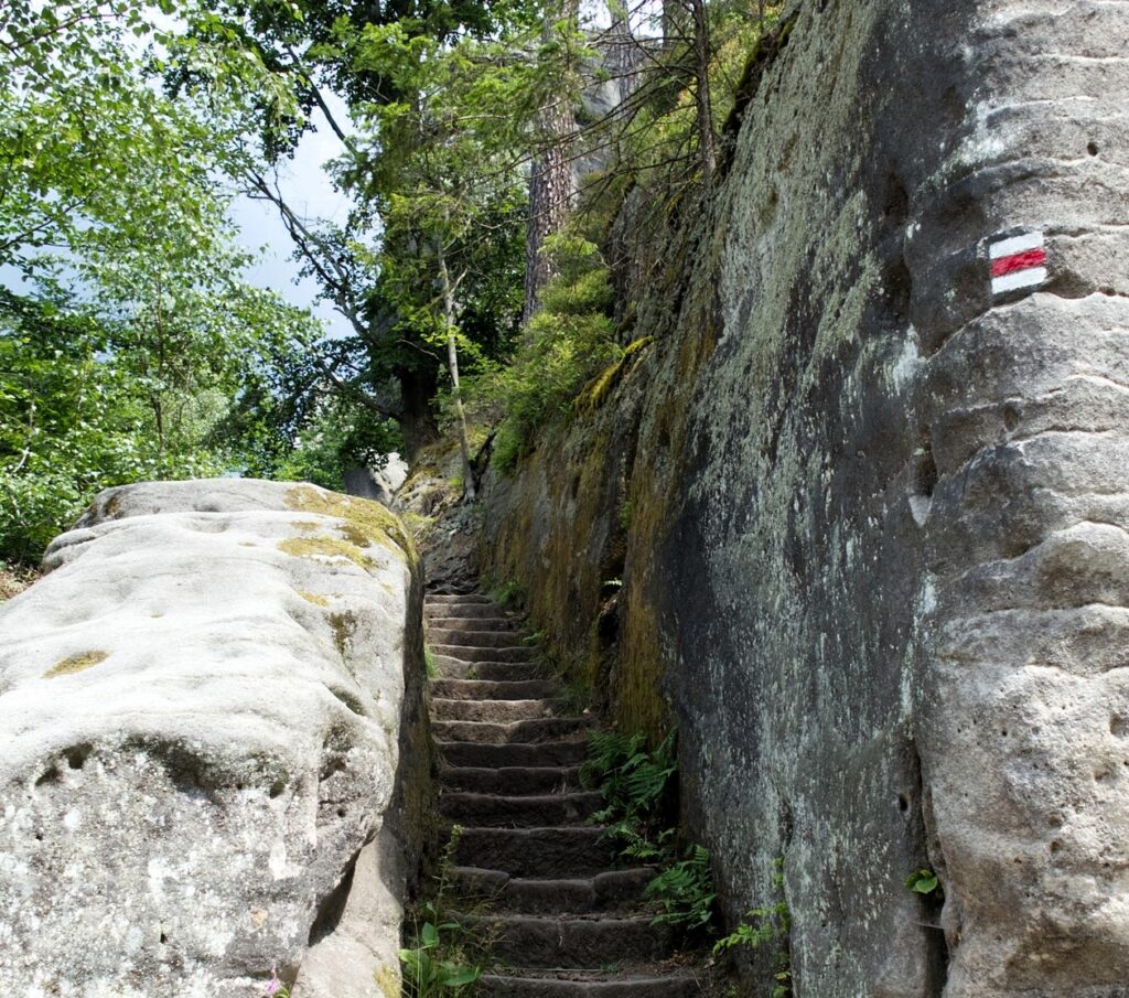 Pozůstatky hradu Šaunštejn – tajemný skalní hrad Českého Švýcarska s výhledy do kraje