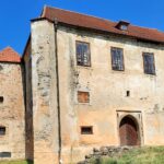 Tvrz Cuknštejn – tajemná gotická tvrz ukrytá v krajině Terčina údolí