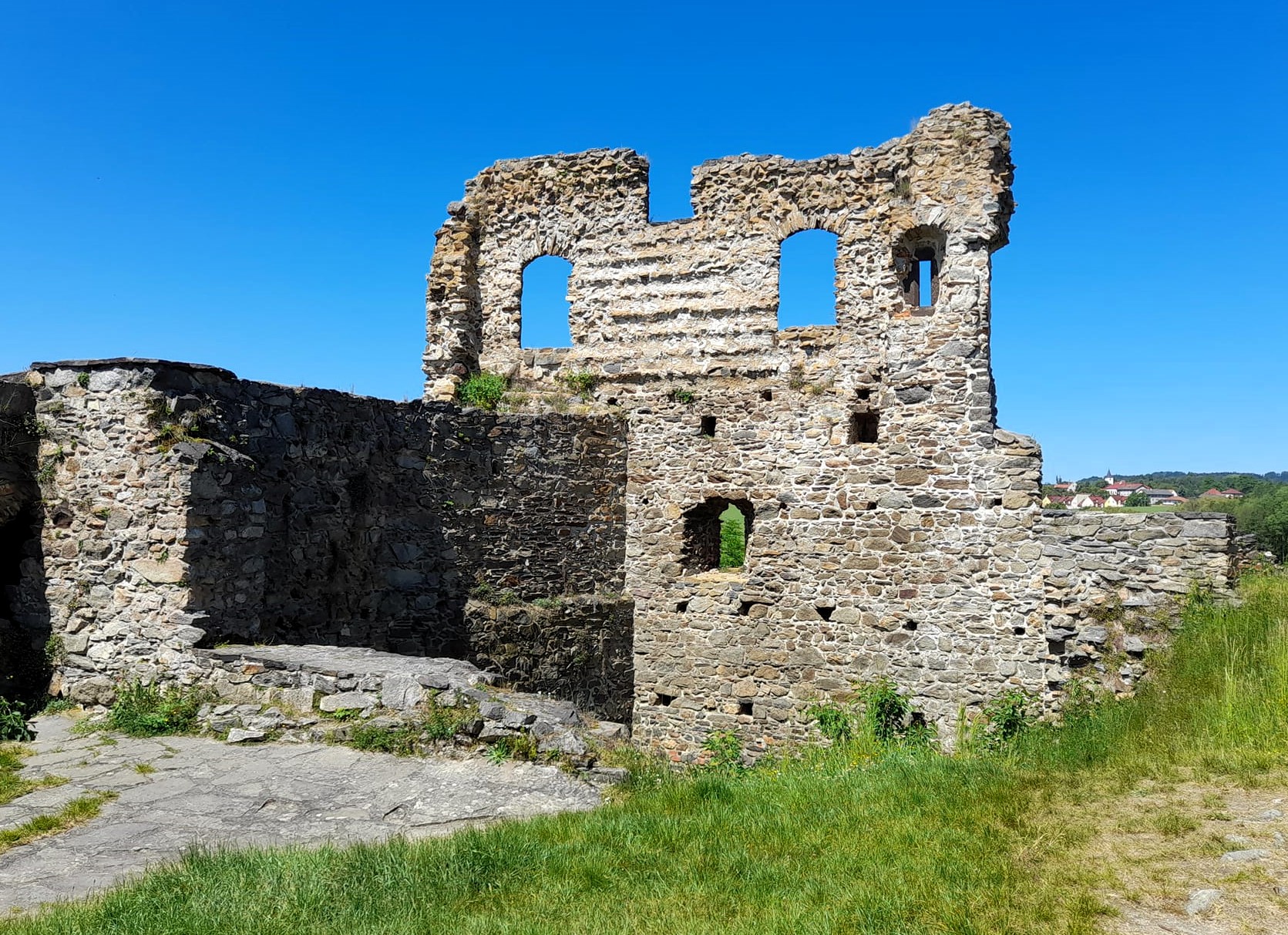 Zřícenina hradu Borotín – romantický hrad obklopený rybníky a tajemnými pověstmi