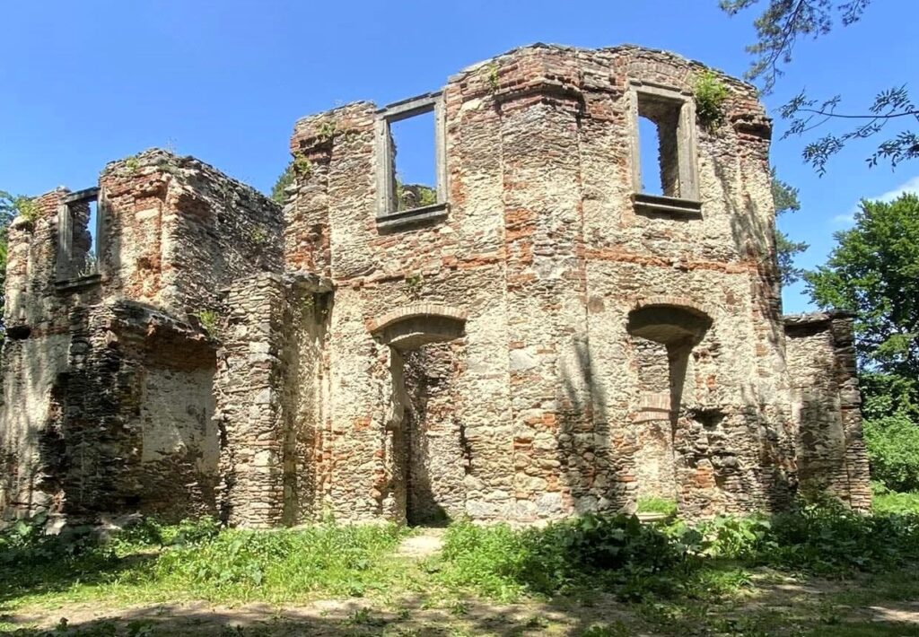 Zřícenina letohrádku Belvedér a kaple sv. Jana Křtitele u Kutné Hory – romantický výlet s krásnými výhledy