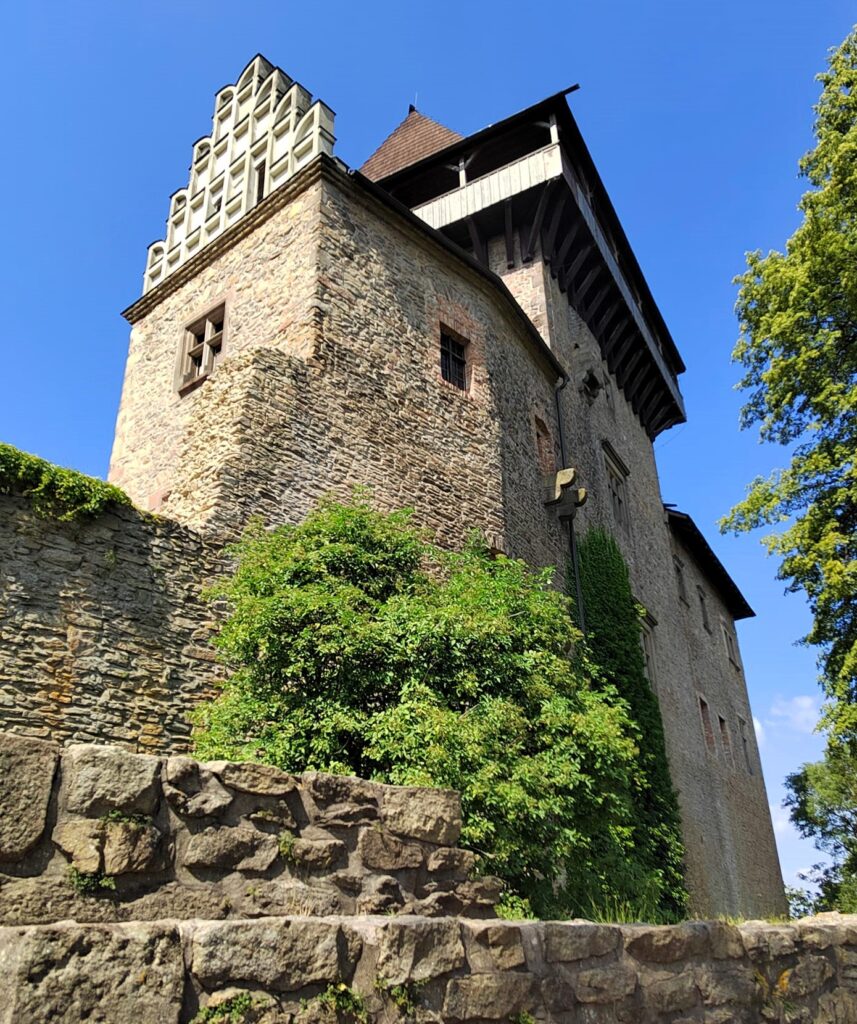 Hrad Lipnice – majestátní hrad s výhledy a tajemným památníkem odposlechu