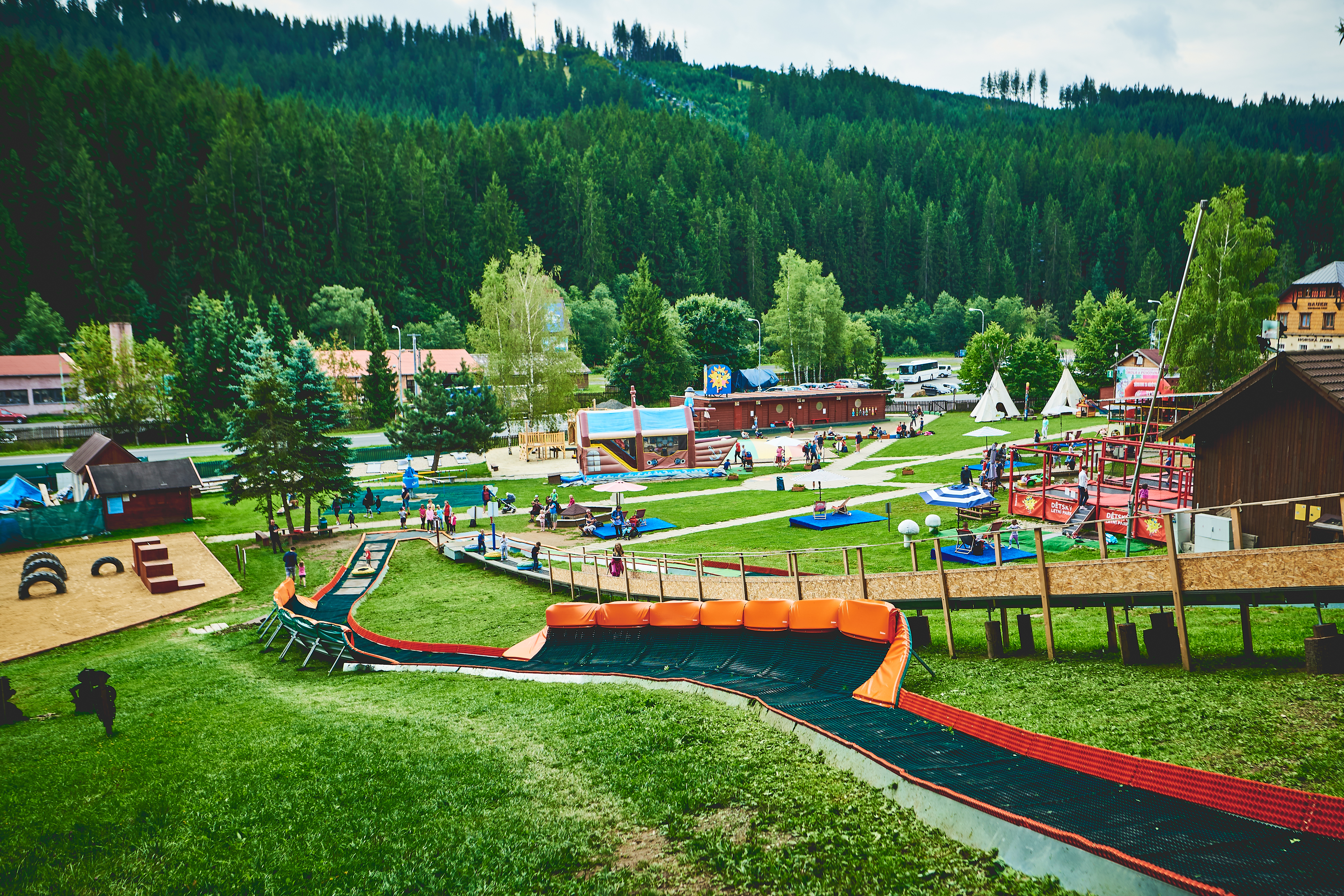 Dětský letní park na Bílé: Hory plné zážitků, smíchu a > dobrodružství pro celou rodinu