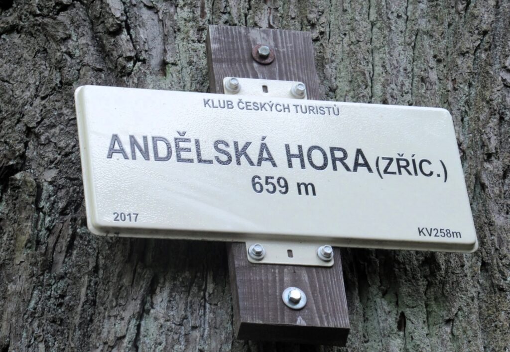 Zřícenina hradu Andělská Hora – tajemná dominanta Karlovarska s nádhernými výhledy